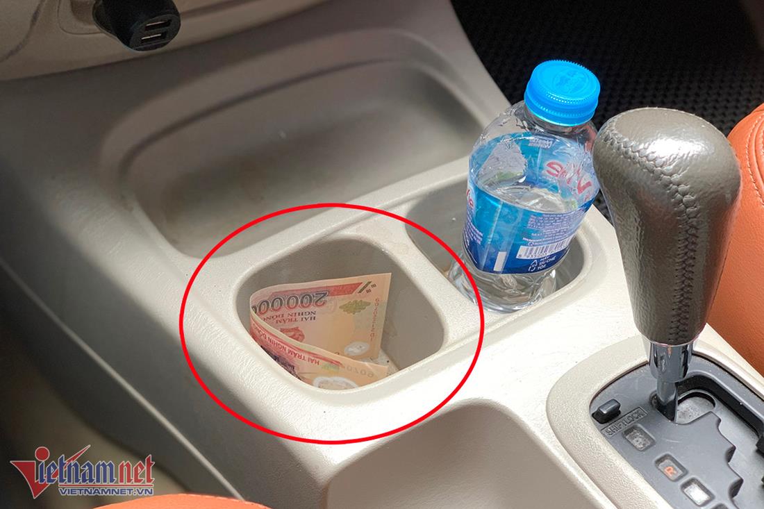 Bạn có từng bỏ quên tiền trong ô tô khi đi đăng kiểm? Đừng lo lắng, chúng tôi sẽ giúp bạn tìm lại số tiền bị quên và cách khắc phục vấn đề này trong hình ảnh.